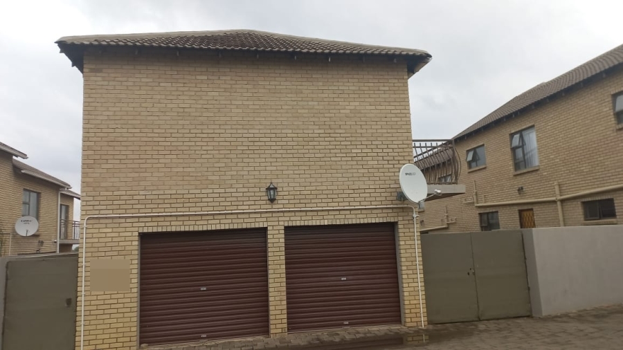 3 Bedroom Property for Sale in Langenhovenpark Free State